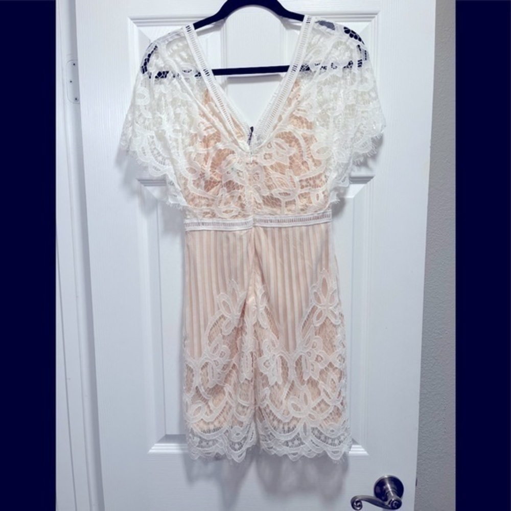 BooHoo lace dress - Picture 4 of 6